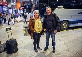 En la estación. Silvia Sánchez y Jon Uranga, dos de los encargados de la gestión de Bidaitxungo.