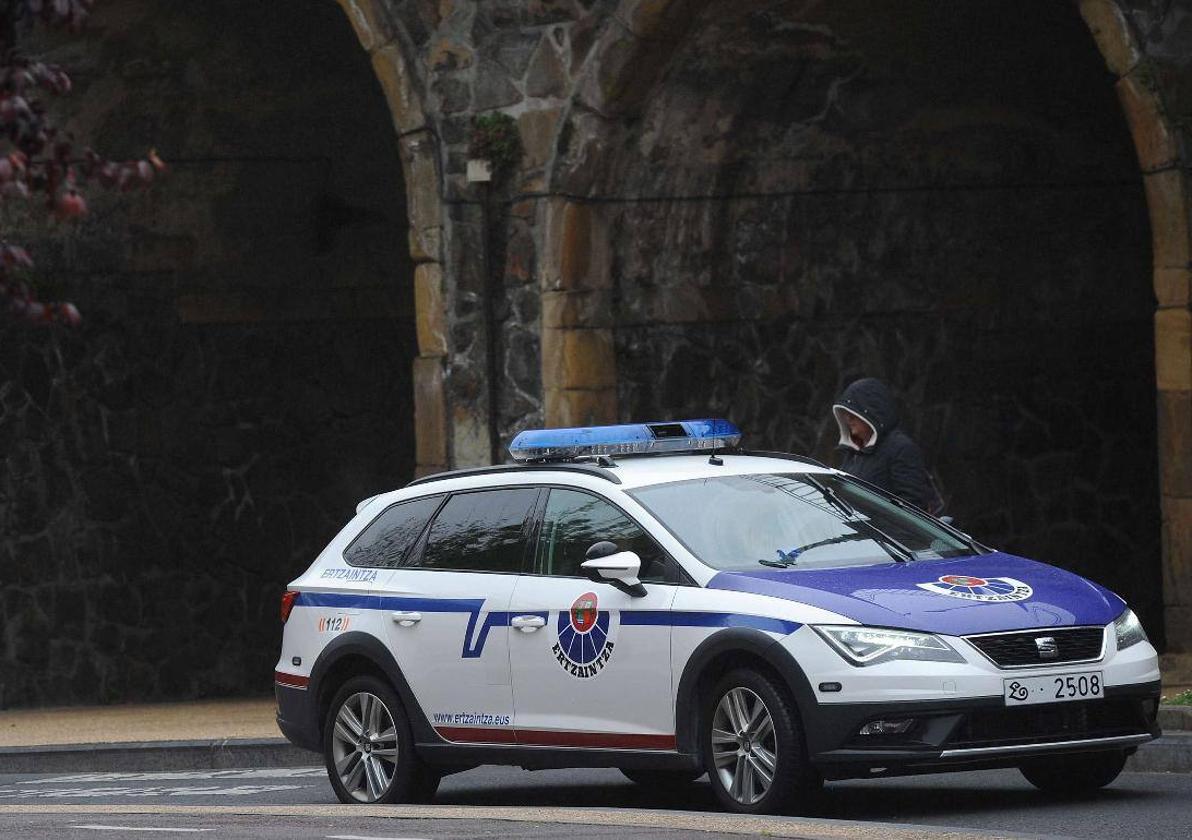 Detienen a un hombre en Urretxu intentando sustraer dinero en efectivo de una sucursal bancaria