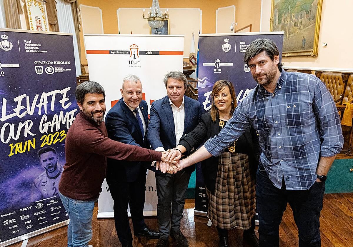 Presentación de la Copa Asobal en el Ayuntamiento de Irun.