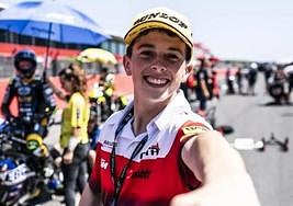 Zurutuza, sonriente en la parrilla de salida.