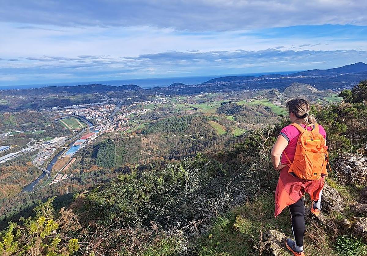 Las vistas desde Buruntza son maravillosas y alcanzan hasta el mar.