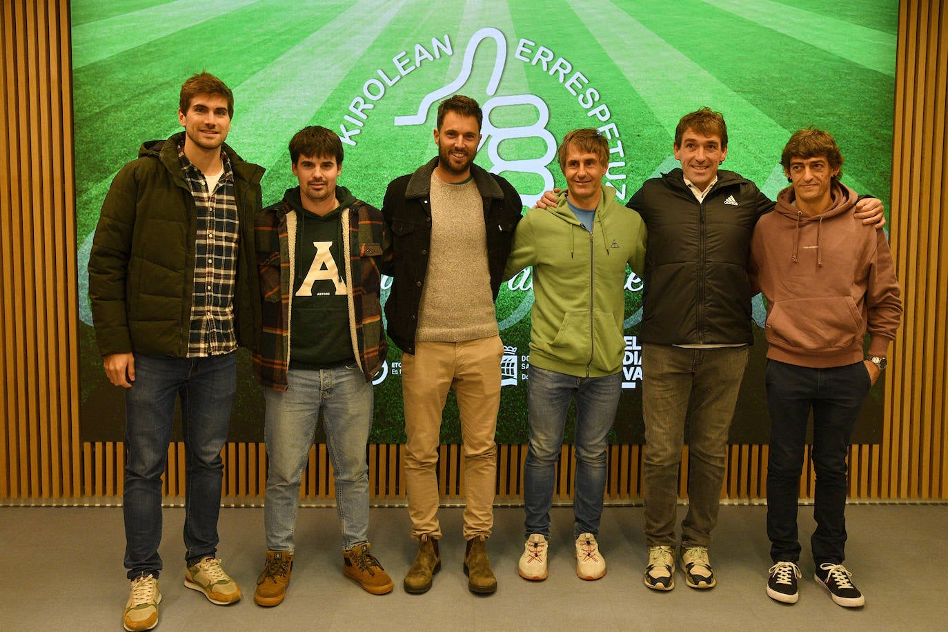 Xabier Manrique, remero; Xabier Altuna, remero; Borja Agote, surfista; Josetxo Berasategi; Jon Olasagasti 'Errota', presidente de Orio AE; y Haritz Olasagasti, patrón de Orio AE. 