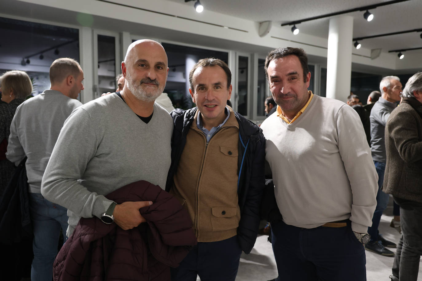 Ricardo Unzueta, de Ur Kirolak; Ignacio Galdos, de Club Donostiarrak; y Alberto López, presidente de Donostiarra.