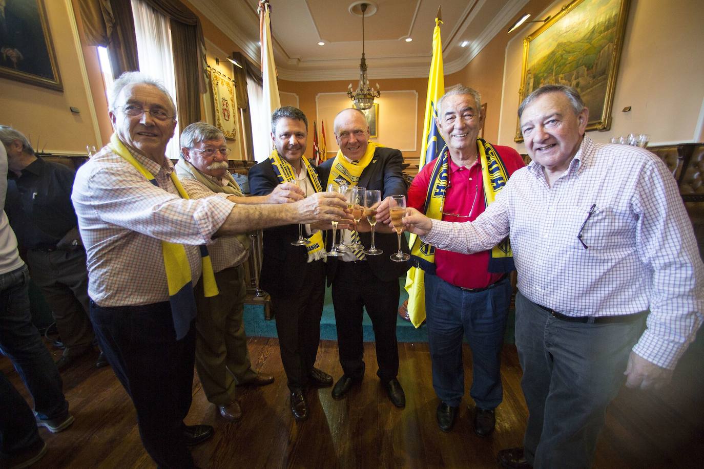 Celebrando el ascenso a Asobal del Bidasoa, en 2016.