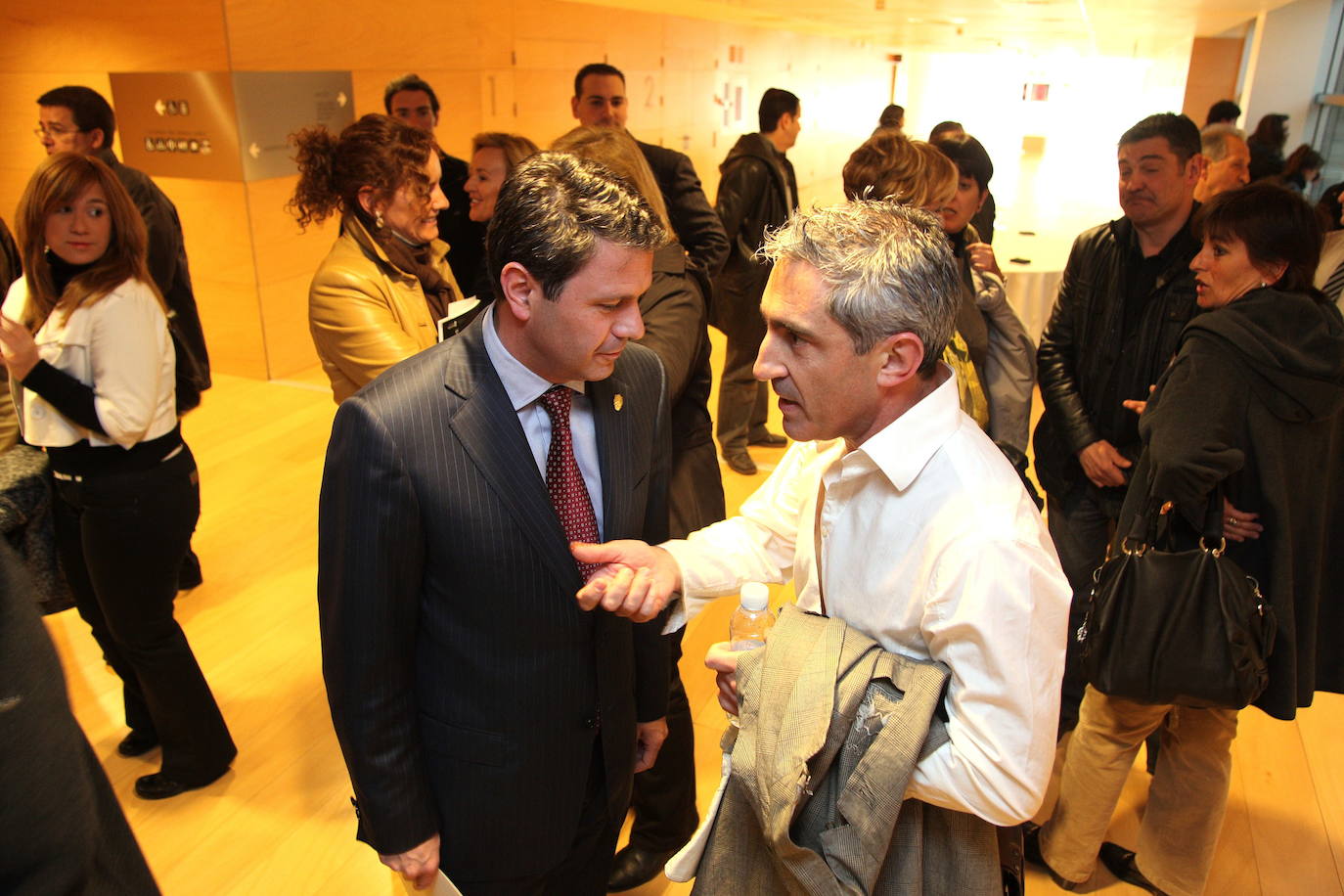 Conversando con Jon Sistiaga en la presentación del plan estratégico Irun 2020, en 2009.