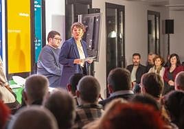 La alcaldesa Aizpea Otaegi, de EH Bildu, presentó el plan de mandato junto a Maite Gartzia, teniente de alcaldesa y portavoz de Elkarrekin Podemos IU-AV y el concejal Aitor Zorzano (Bildu).