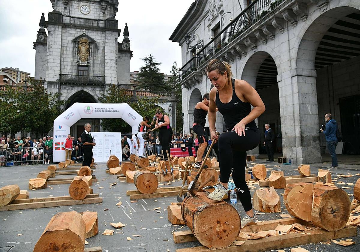 La urnietarra Nerea Arruti figura entre las candidatas.