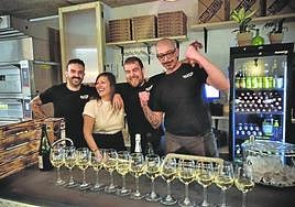 El entusiasta equipo del Malatesta PGK, listo para hacer felices a sus comensales.