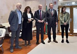 Hizkuntza-politika berria adostasunaren bidetik gauzatzeko eskatu dio Kontseiluak Urkulluri