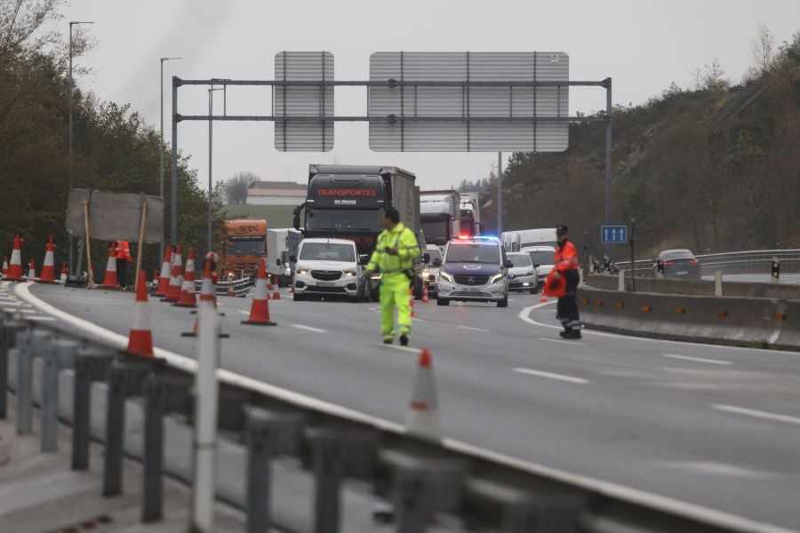 Un accidente múltiple colapsa la AP-8