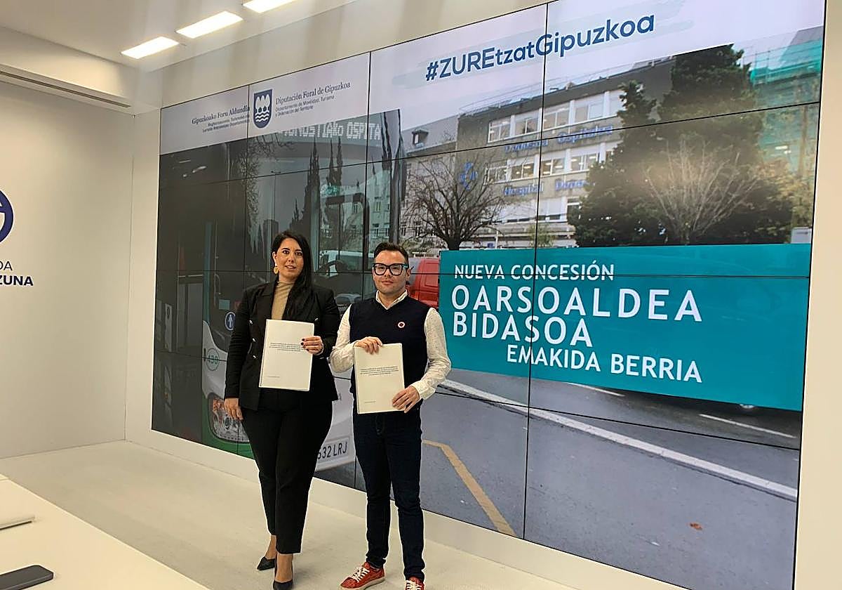 La diputada de Movilidad, Turismo y Ordenación del Territorio, Azahara Domínguez y el director de Movilidad, Iván Pedreira