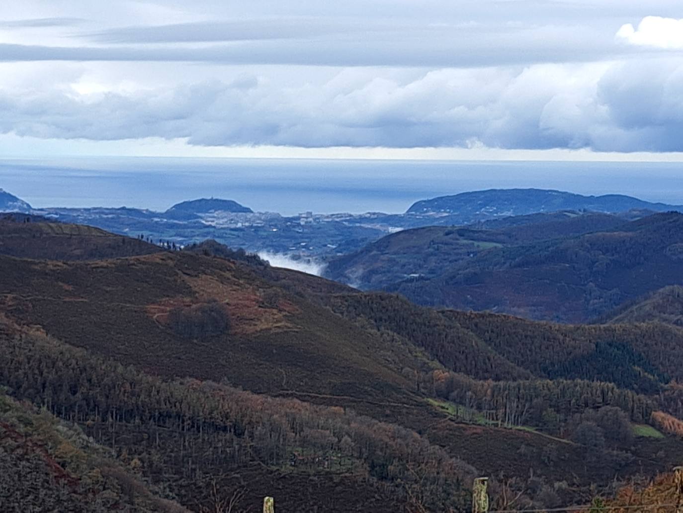 Leuneta. Baile entre betizus y niebla