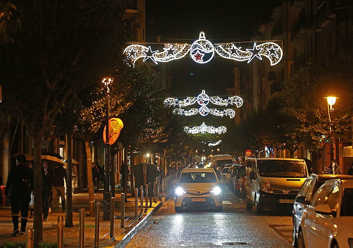 Imagen principal - Iluminación en el Antiguo, Bidebieta y Amara.