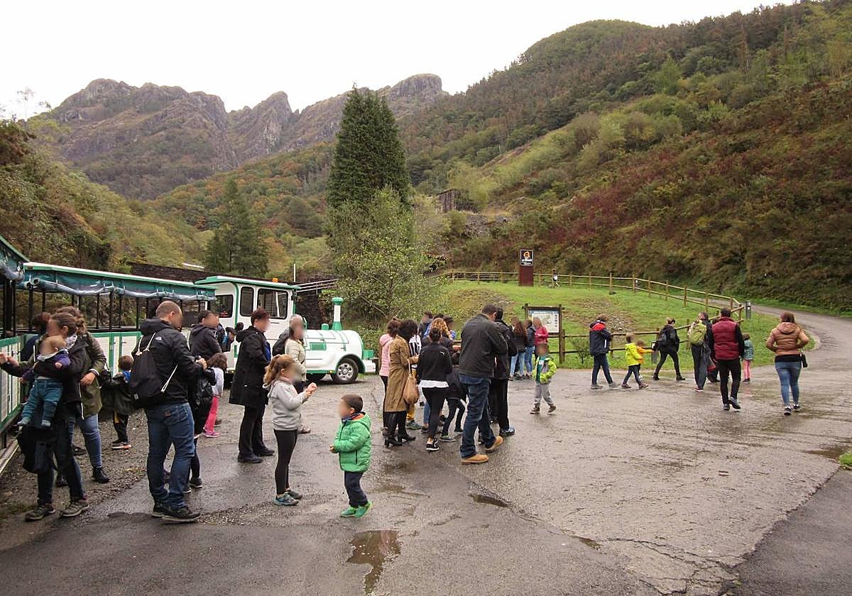 Arditurriko meategia bisitatzera tren berdean