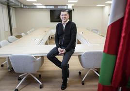 El coordinador general de EH Bildu, Arnaldo Otegi en la sede donostiarradel partido.
