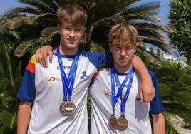 Kai y Hans Odriozola posan con las medallas obtenidas en el Mundial júnior que acabó el viernes en Río de Janeiro.