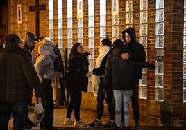 Familiares y allegados despiden este martes a Iñaki G.V. en la iglesia parroquial San Juan Bosco de Capuchinos (Errenteria).
