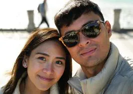 Los estrellas filipinas Sarah Geromino y Matteo Guidicelli han paseado su amor por San Sebastián.