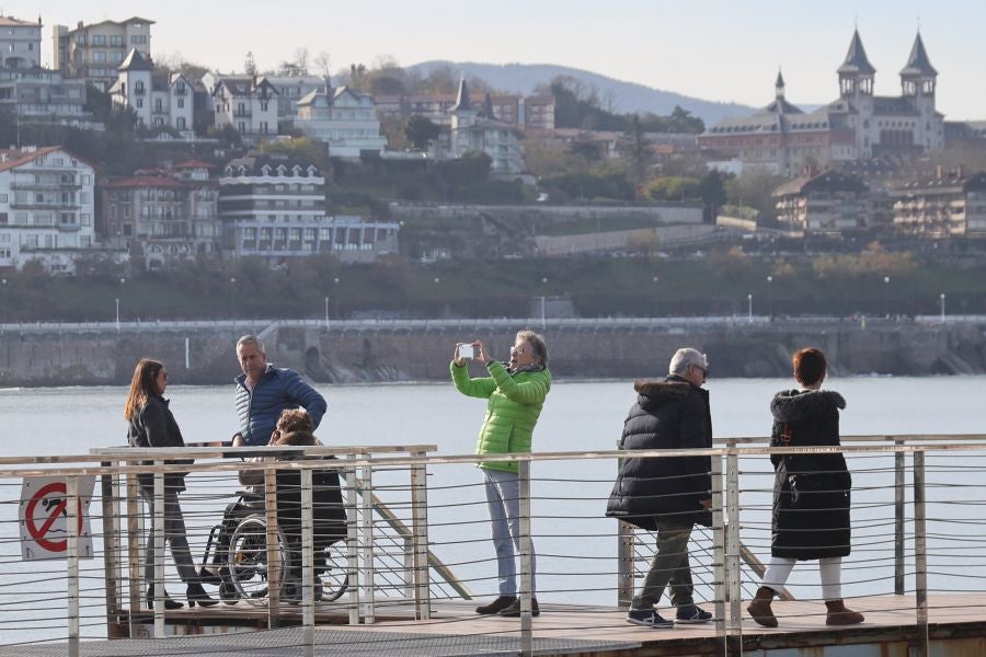 Una Donostia soleada recibe a los turistas