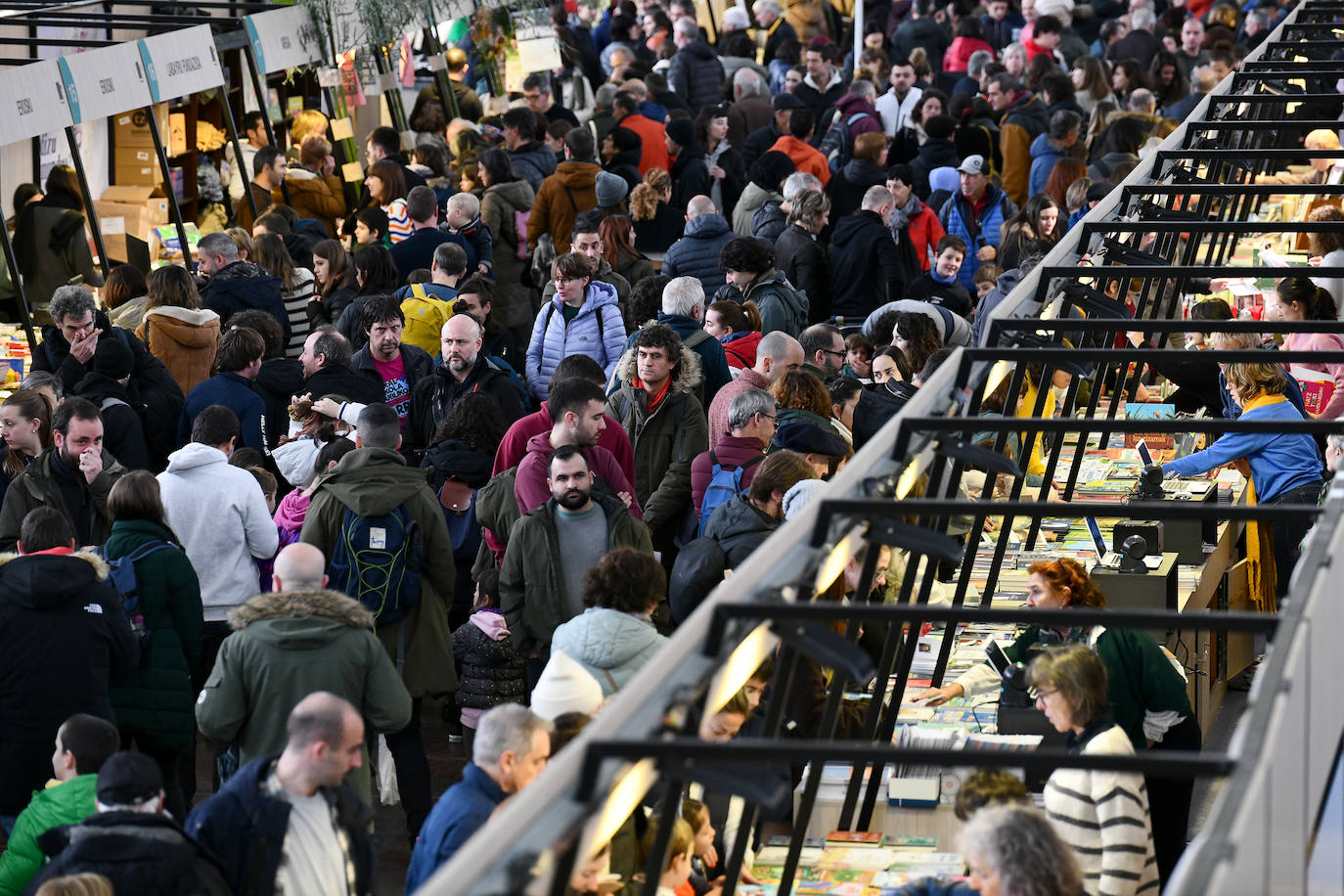 Durangoko Azokaren bigarren eguna: ikasle goiza, cosplay, gamers...