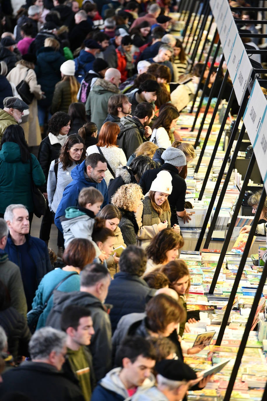 Durangoko Azokaren bigarren eguna: ikasle goiza, cosplay, gamers...