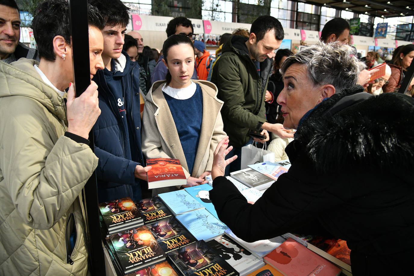 Durangoko Azokaren bigarren eguna: ikasle goiza, cosplay, gamers...