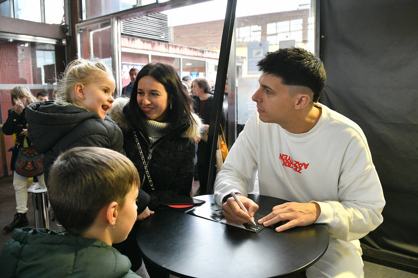 Durangoko Azokaren bigarren eguna: ikasle goiza, cosplay, gamers...