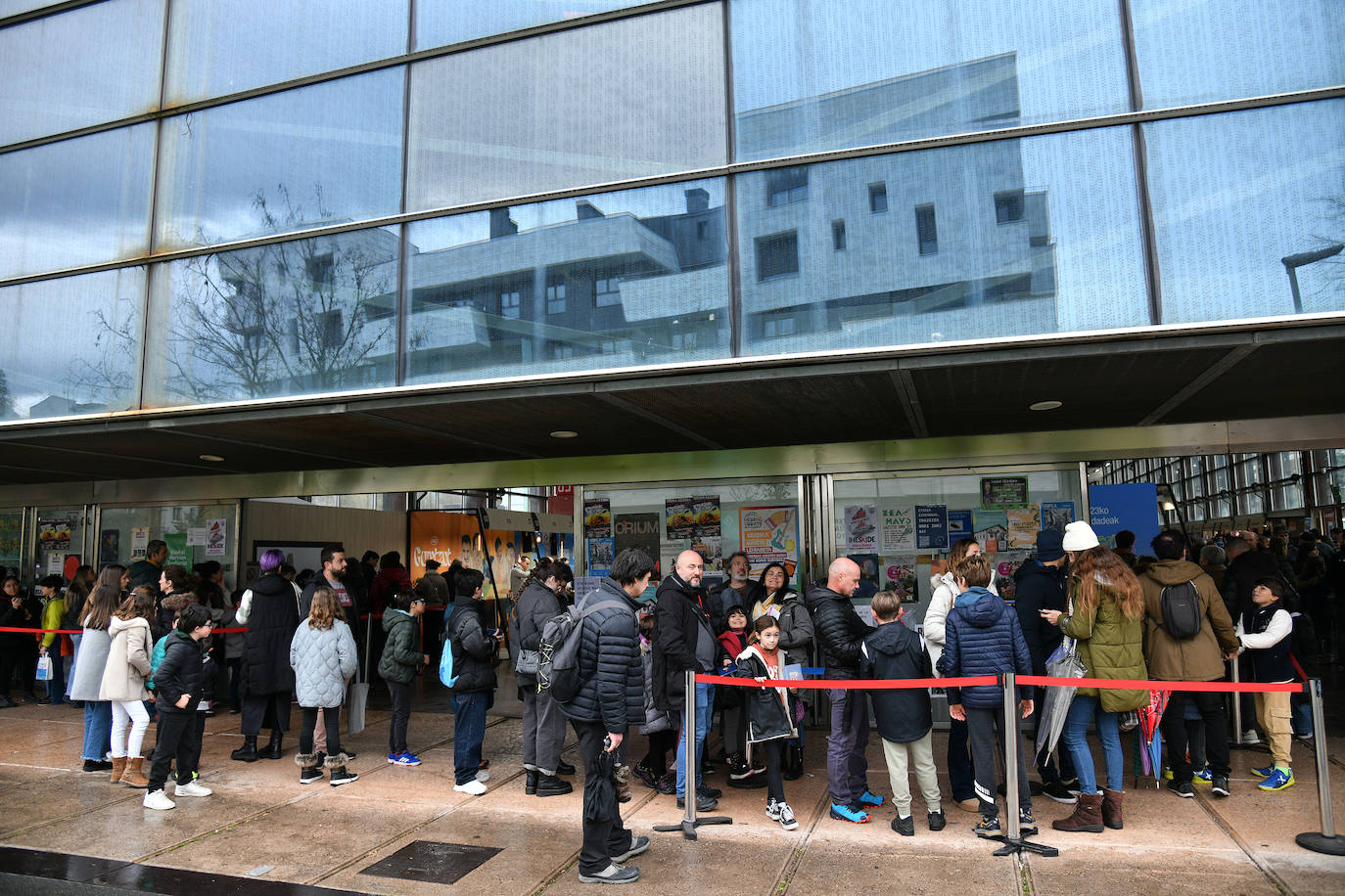 Durangoko Azokaren bigarren eguna: ikasle goiza, cosplay, gamers...