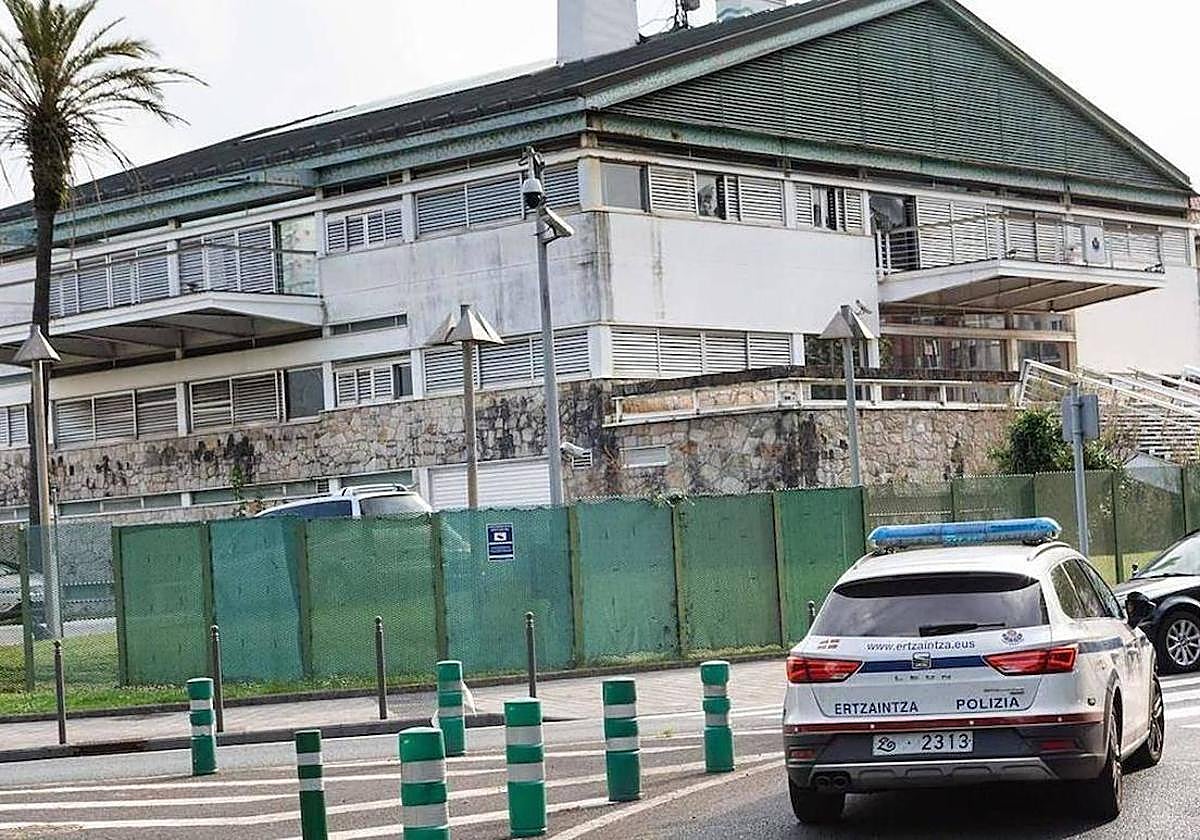 Comisaría de la ertzaintza en Irun.