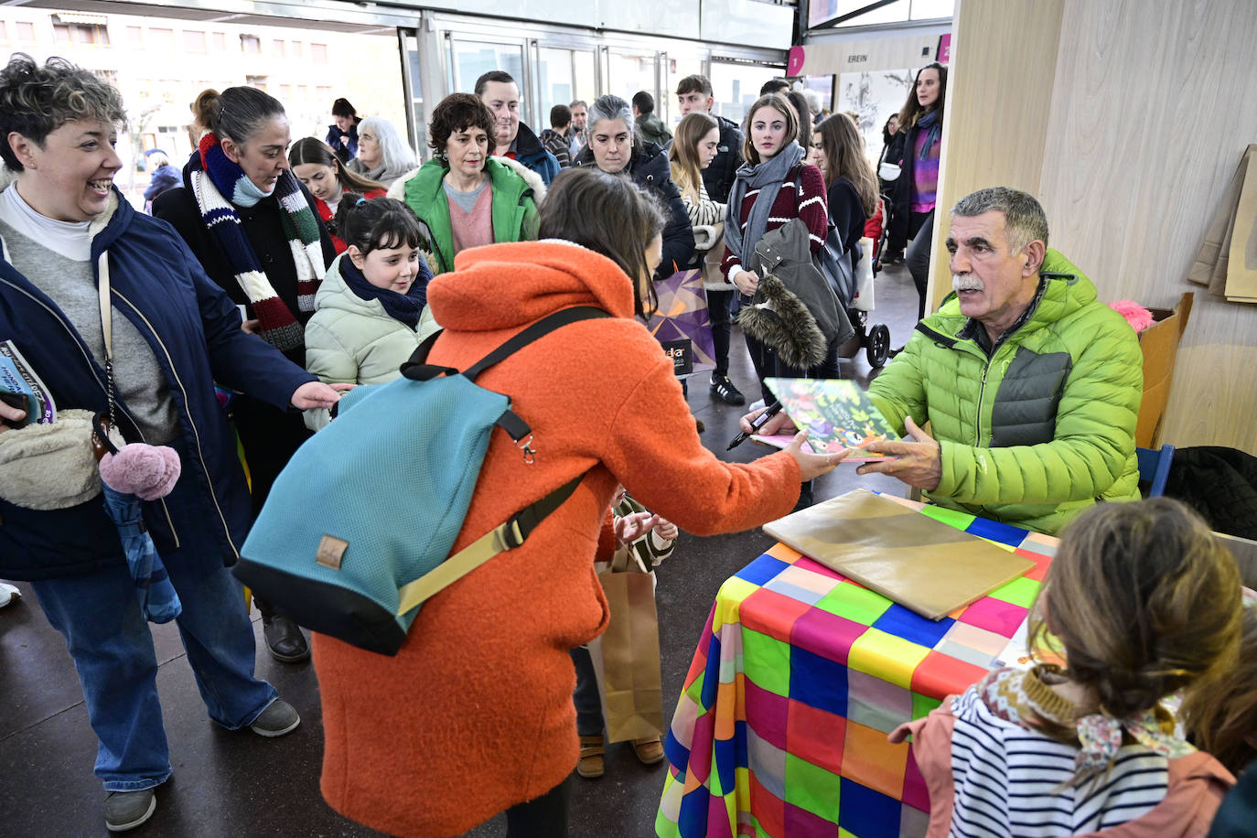 Jendetza azokako hirugarren egunean