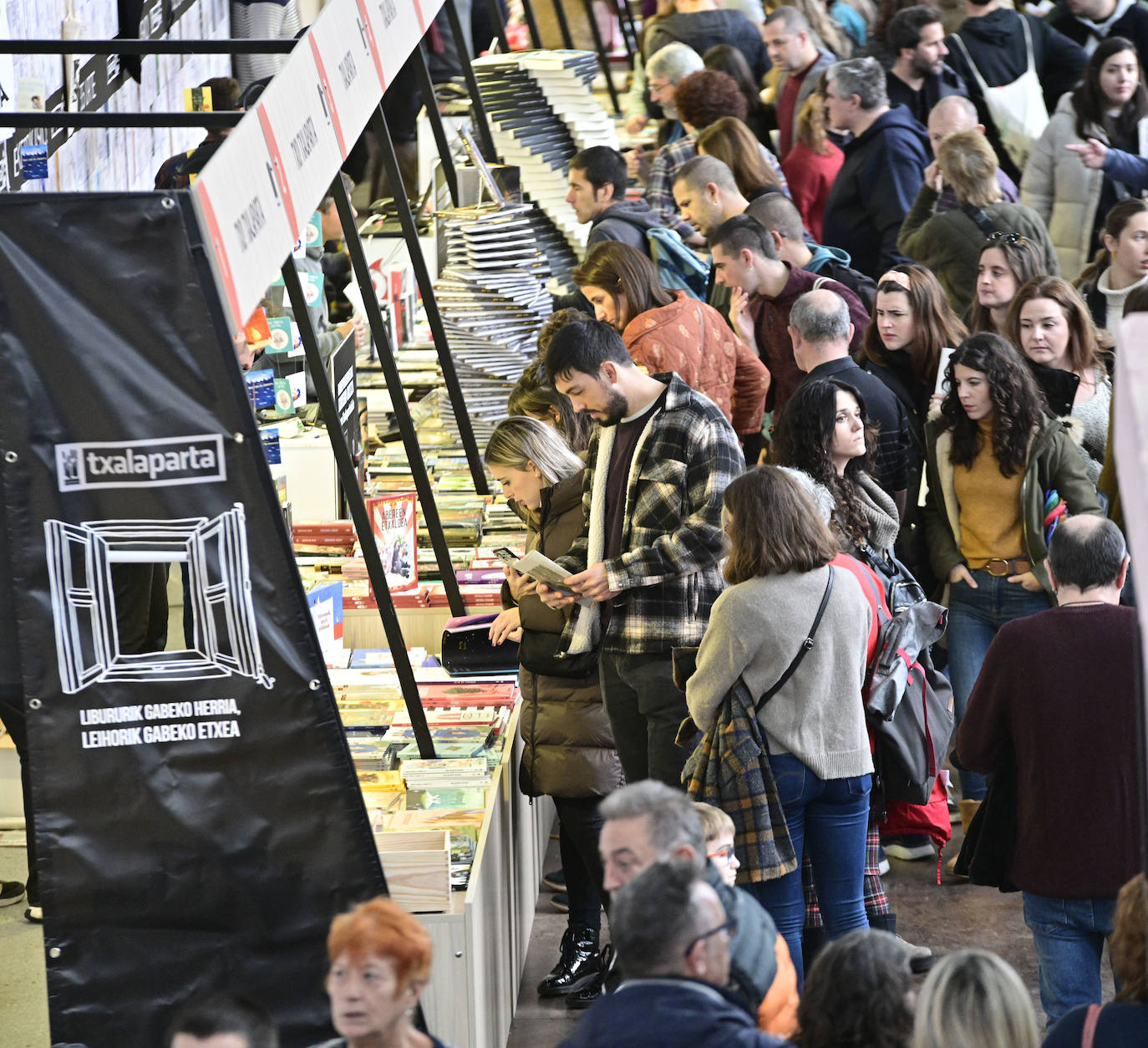 Azoka, jendez gainezka