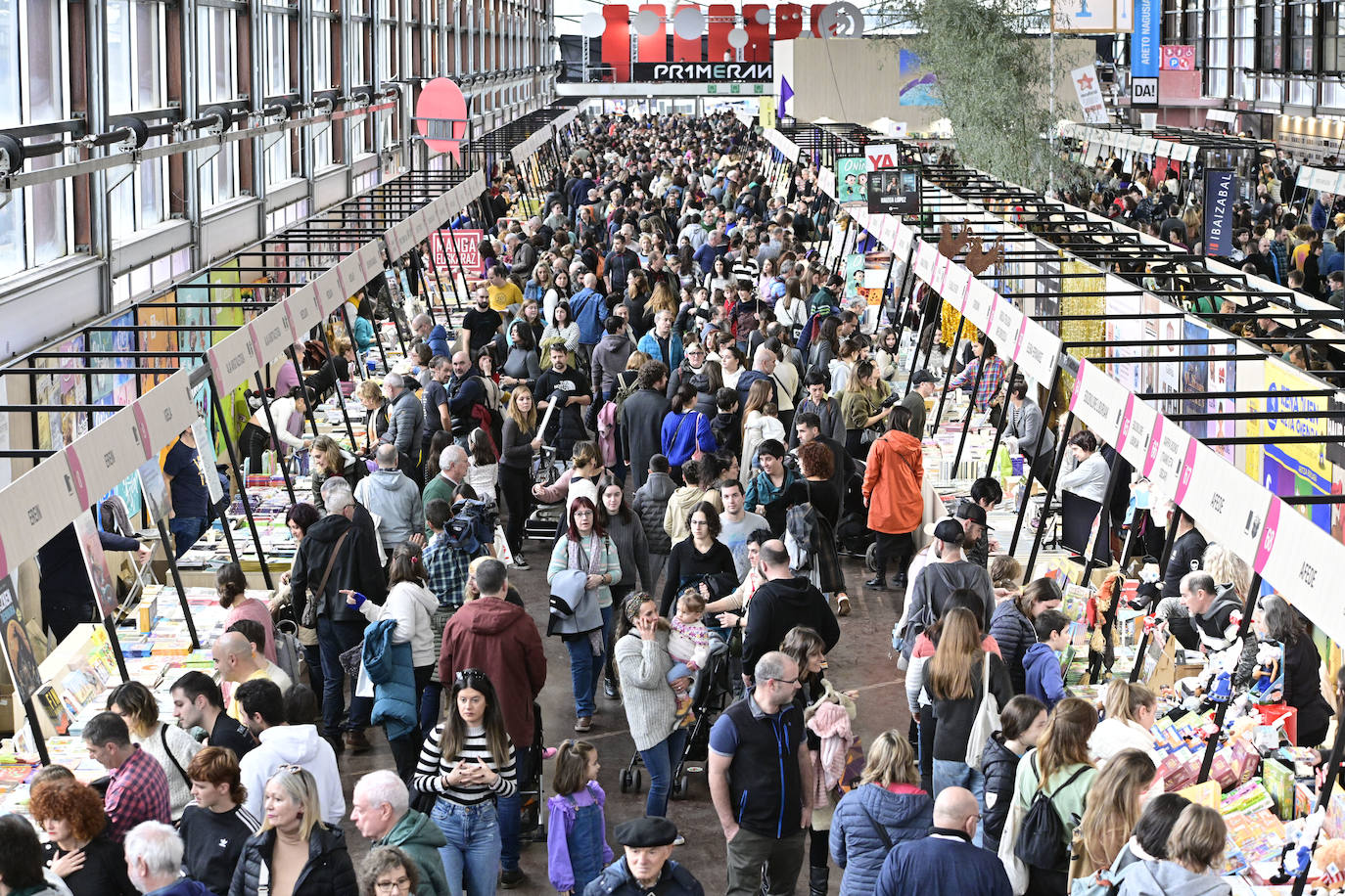 Azoka, jendez gainezka