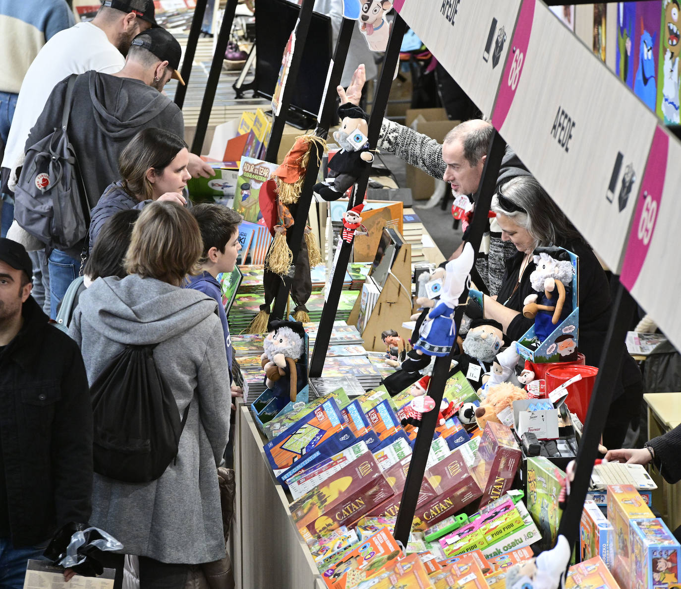 Azoka, jendez gainezka