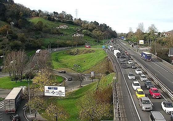 Retenciones de este sábado por la mañana a su paso por Biriatou.