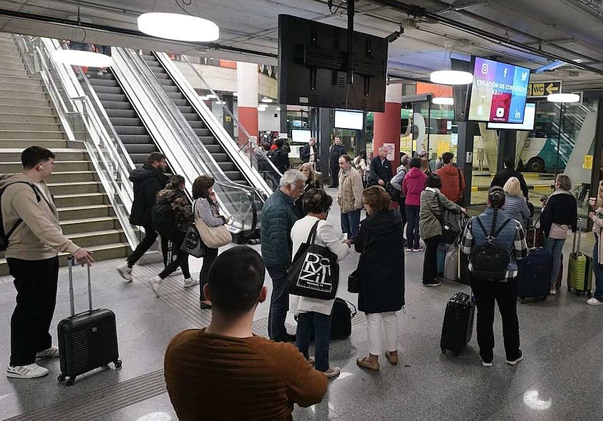 Una plataforma exige que el servicio de bus a la UPV sea público