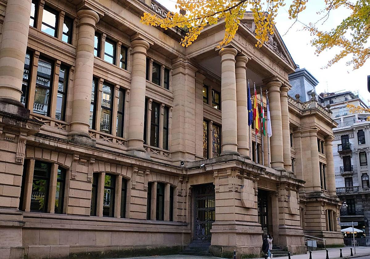El juicio se celebra en la Audiencia Provincial de Gipuzkoa.