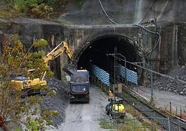 La entrada en funcionamiento de un servicio ferroviario San Sebastián-Irun-Baiona requiere de la finalización de las obras del tercer hilo.