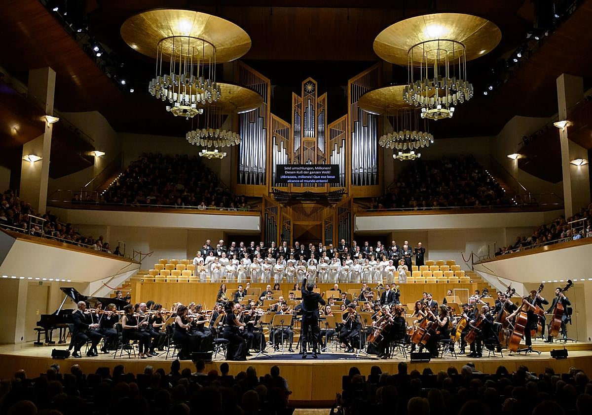 El Orfeón y la orquesta ADDA Sinfónica,en un momento de su conciertoen el Auditorio Nacional de Madrid.