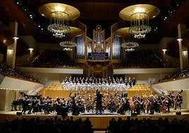 El Orfeón y la orquesta ADDA Sinfónica,en un momento de su conciertoen el Auditorio Nacional de Madrid.