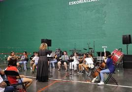 Un concierto anterior de los alumnos de violín, que hoy volverán a tocar en el polideportivo a las 18.30 horas.