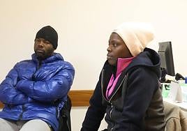 El camerunés Alex Ebola y su pareja, la togolesa Waki Tchanile.