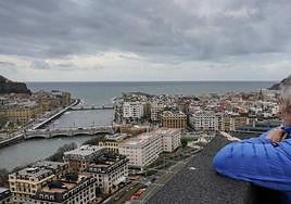Increíble panorámica de Donostia desde la azotea de la torre. «Aquí se ven de cine los fuegos y las luces».