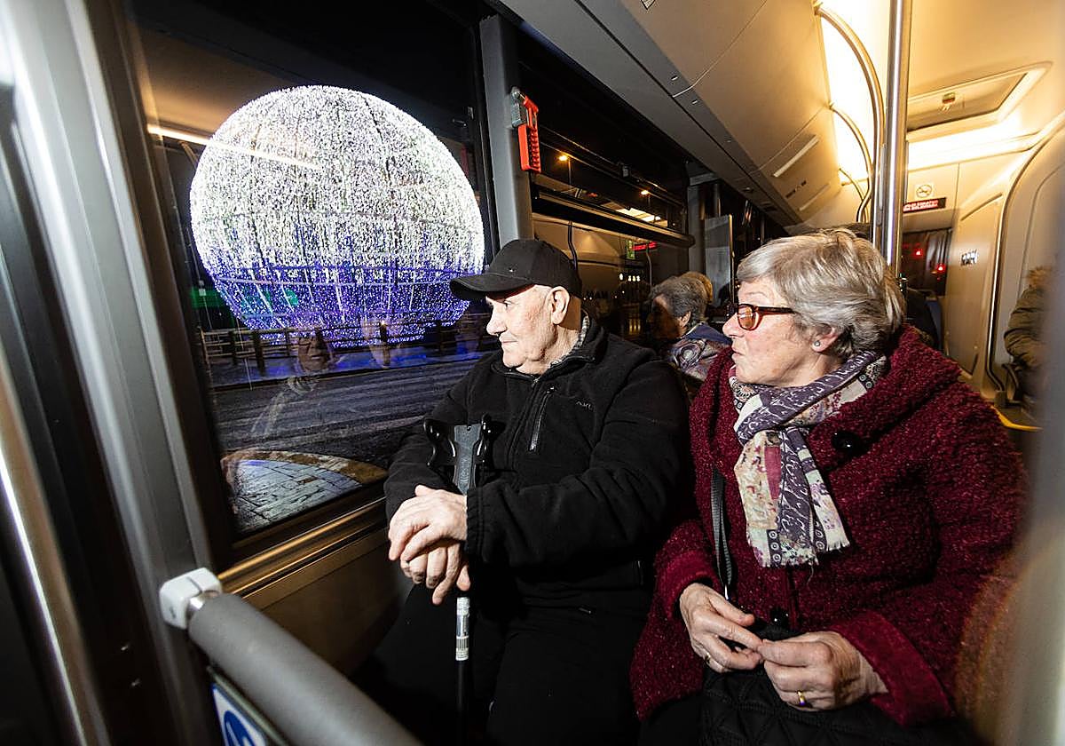 La Donostia navideña a bordo de un autobús