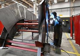 Los sueldos de la industria son los que más han crecido el último año, en concreto un 7,16%, frente al 2,11% de la construcción y el 3,14% de los servicios.