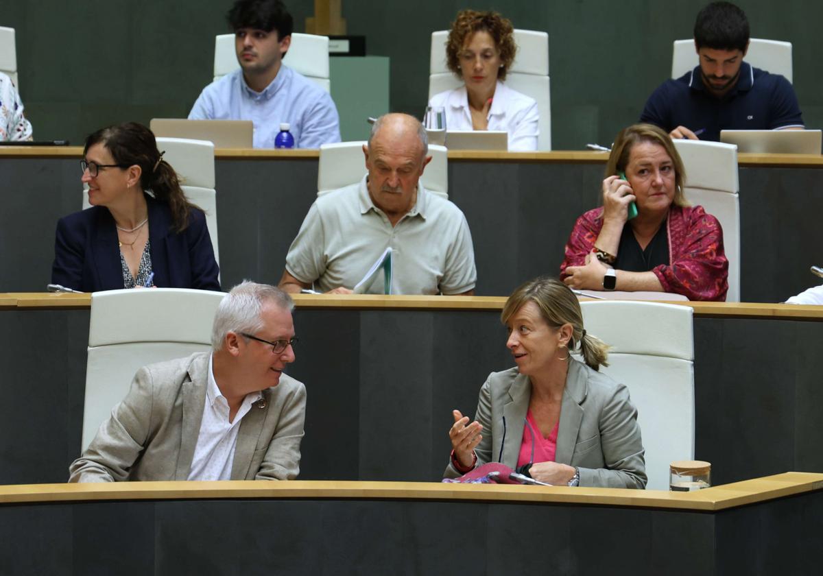 Jose Ignacio Asensio (PSE) y Eider Mendoza (PNV) en uno de los plenos de Juntas en esta legislatura.