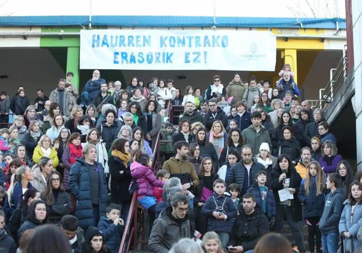 La comunidad escolar de Gernika condena la presunta agresión sexual a una menor por parte del exentrenador del Lointek