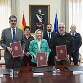 As´fue la firma del acuerdo de compraventa dl Ayuntamiento de Donostia y Defensa