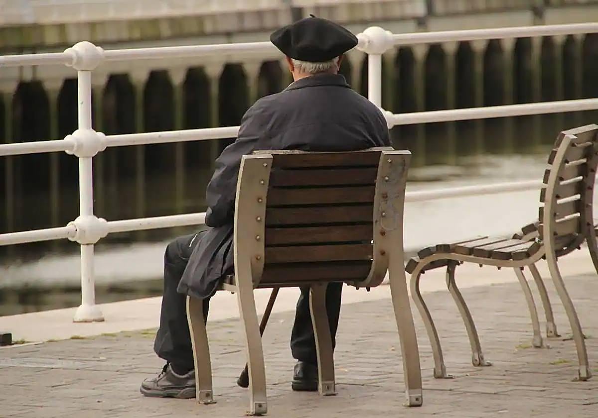 La esperanza de vida en Euskadi retrocede a niveles de 2017 por el covid y el calor