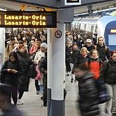 Los efectos de la huelga: colas en el transporte, citas anuladas en ambulatorios y coles sin profesores