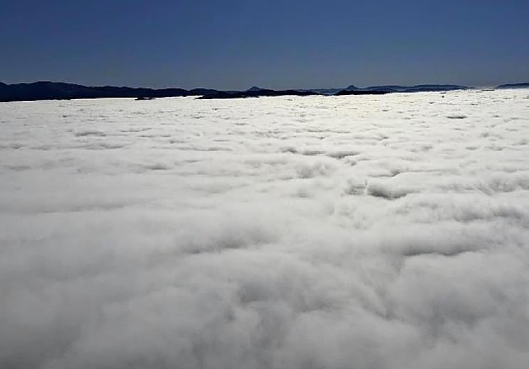 El mar de nubes, el algodón, instalado en Malerreka.